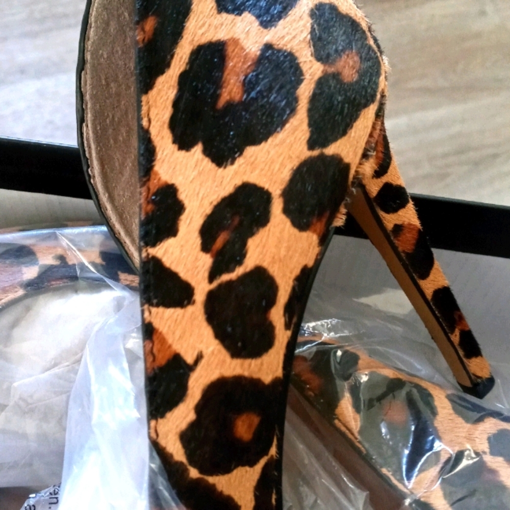 Size 9 Leopard Pumps!!